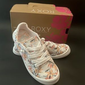 Brand new never warn Roxy low cut tennis shoes.